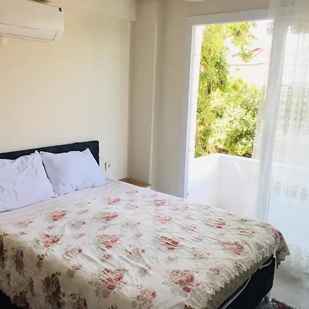 Vila Mustakil Havuzlu Ve Bahceli Fethiye