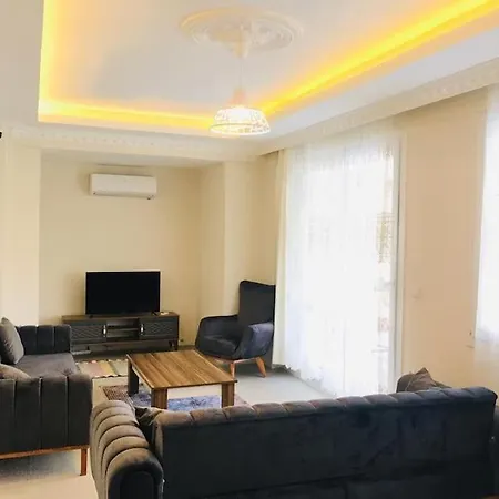 Mustakil Havuzlu Ve Bahceli Vila Fethiye